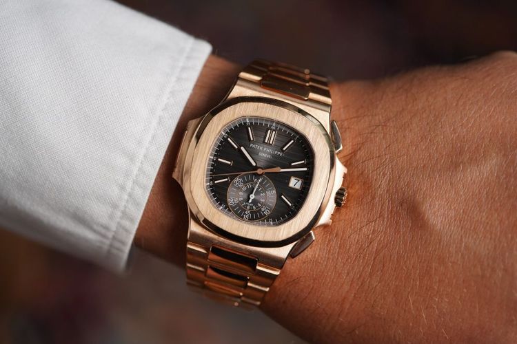 Gold Travel Time Chronograph Patek Philippe Nautilus 5980/1R-001 40.5mm on man's wrist 