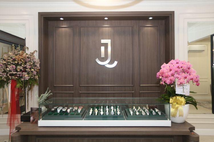 juraganjam luxury watch store showroom in jakarta indonesia showcases famous and luxury watches 
